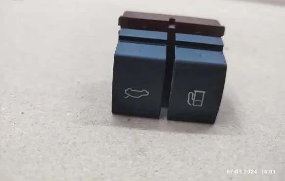 Volkswagen PASSAT CC Fuel tank opening switch 3C0959903B