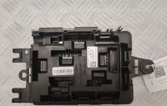 BMW 4 F36 Gran coupe Fuse module 9389070
