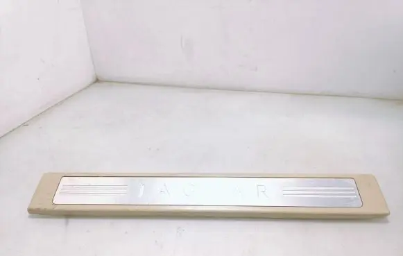 Jaguar XF X250 Front sill trim cover 8X2313201A