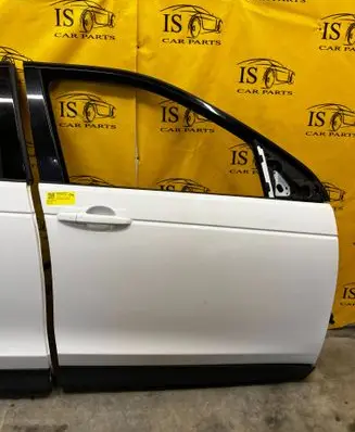 Land Rover Discovery 5 Front door FUJIWHITE
