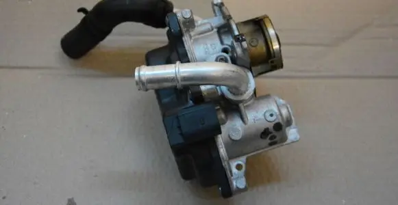 Volkswagen Golf VII EGR valve 04L131501S