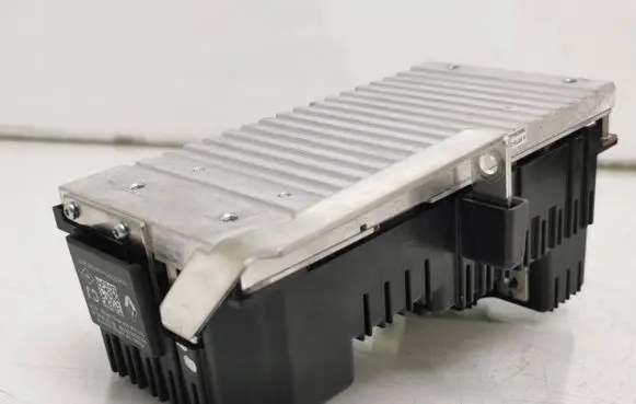 Voltage converter inverter
