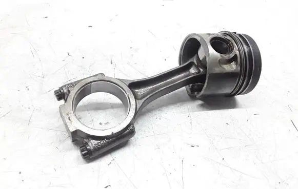 Volkswagen PASSAT B5 Piston with connecting rod