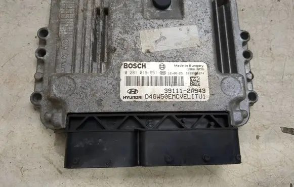 Hyundai i30 Engine control unit/module 0281019551 391112A943 1039S58874