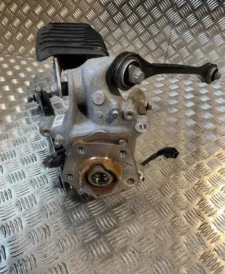 Rear wheel hub