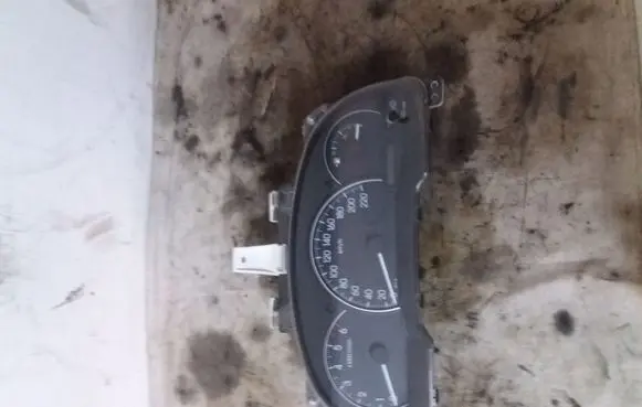 Toyota Avensis Verso Speedometer (instrument cluster) 8380044530