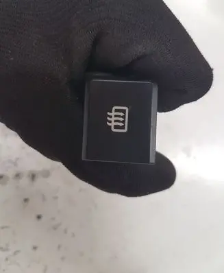 KIA Carens I Windscreen/window heater switch