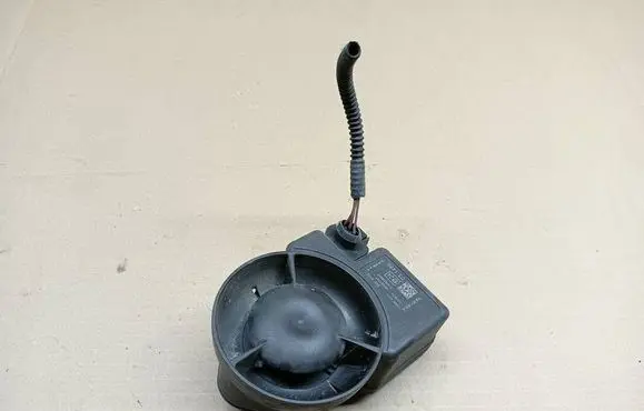 Skoda Octavia Mk2 (1Z) Alarm system siren 1K8951605A 4S5361V5T 01405236872