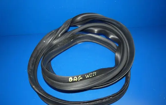 Mercedes-Benz S W222 Seal rubber (tailgate)