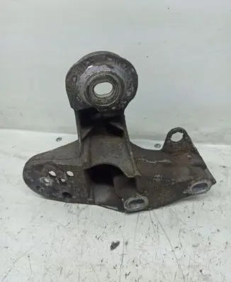 Volkswagen PASSAT B5 Engine mounting bracket