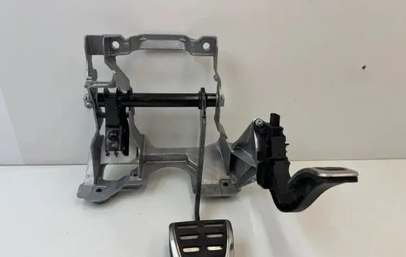 Audi Q7 4M Pedal assembly 4M2723140A 4M2723117B