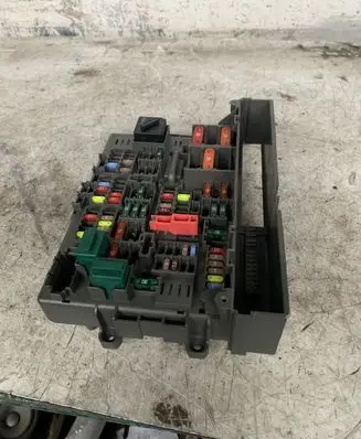 BMW 1 E81 E87 Fuse module 911944404