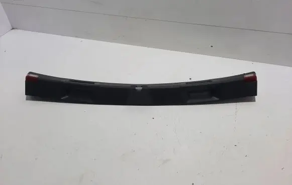 Mercedes-Benz C AMG W204 Tailgate trim A2047400772 00009051 11812484E