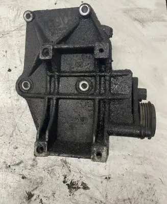 Volkswagen PASSAT B5 Engine mounting bracket 028260885a