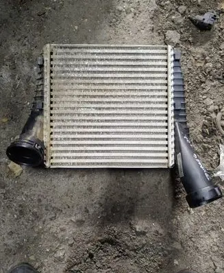 Volkswagen Touareg II Intercooler radiator 7L6145803F