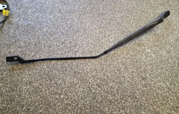 Buick Encore I Front wiper blade arm