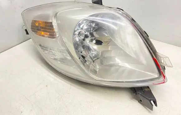 Toyota Yaris Headlight/headlamp 89901062