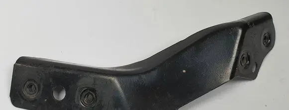 Mercedes-Benz C W204 Front bumper mounting bracket A2046200185