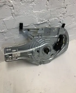 Hyundai Tucson JM Front door window regulator with motor 824702E010