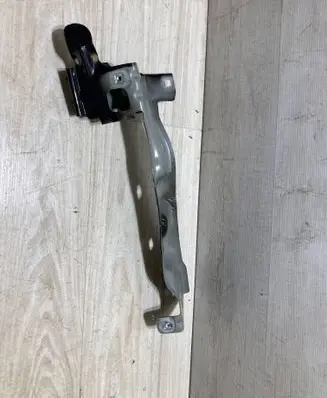 BMW 1 F70 Fender mounting bracket 7450378