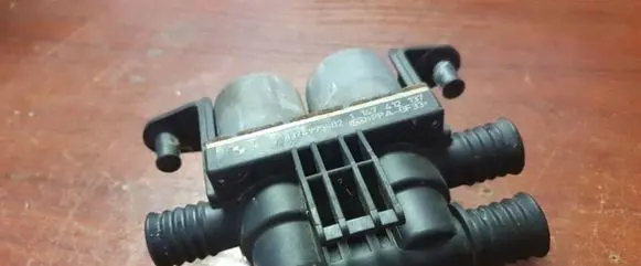 BMW X5 E53 Coolant heater control valve 8374995