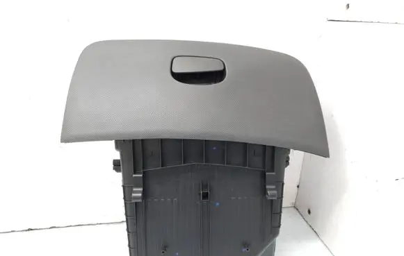 Renault Clio IV Glove box 681087227R