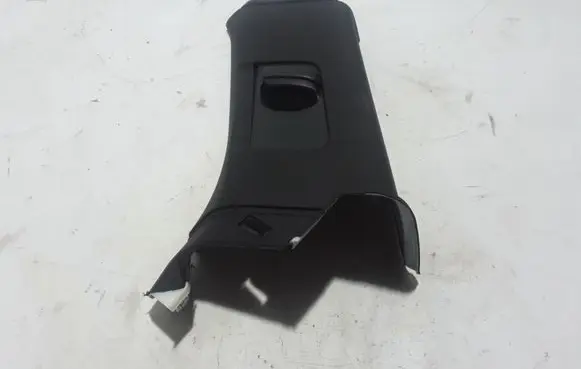 (D)pillar trim (top)