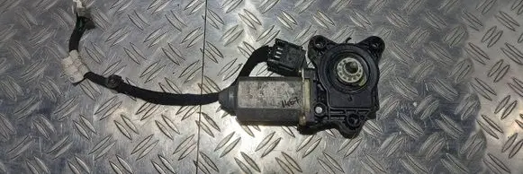 Mercedes-Benz C W203 Front door window regulator motor 119651-105