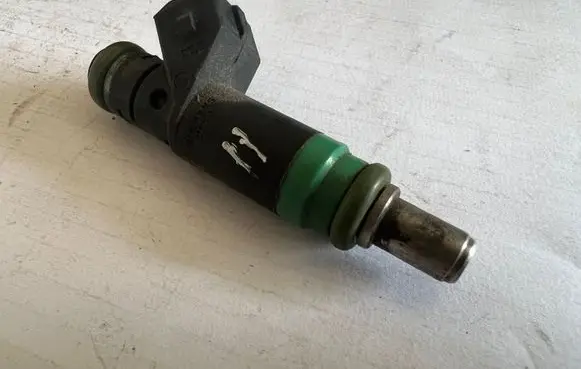 Ford Focus Fuel injector 98MFBB 9F593
