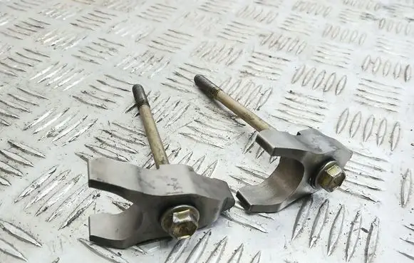 Toyota Avensis Verso Fuel Injector clamp holder 