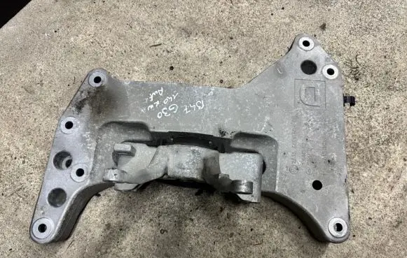 BMW 5 G30 G31 Gearbox mounting bracket 6861580 19044510