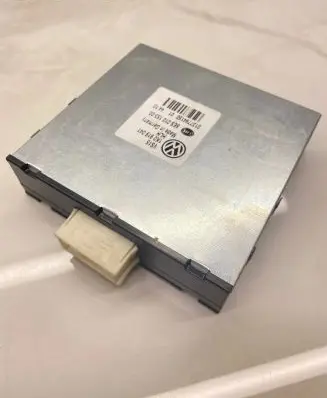 Volkswagen Golf VI Power management control unit 1K0919041 8ES01015300 0137794150