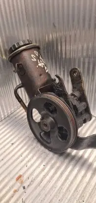 Toyota Yaris Power steering pump 0384