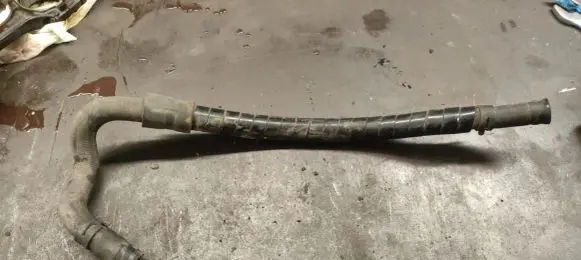 Toyota Land Cruiser (J120) Engine coolant pipe/hose