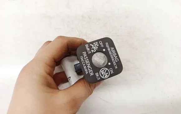 Toyota Verso Passenger airbag on/off switch 