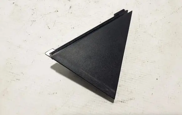 Rear door trim (molding)