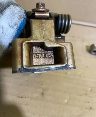 Peugeot 308 Camshaft 7570023