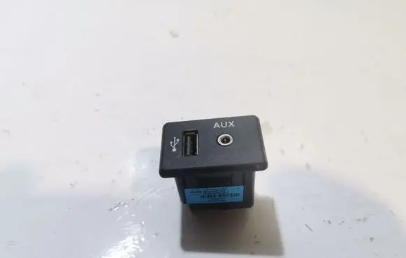 Nissan Murano Z51 USB socket connector 795405022