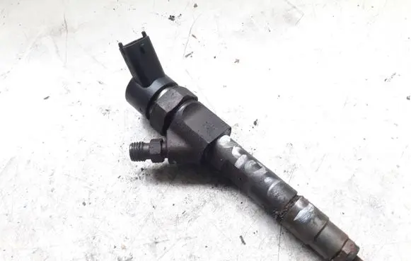 Volvo S40, V40 Fuel injector 0445110021