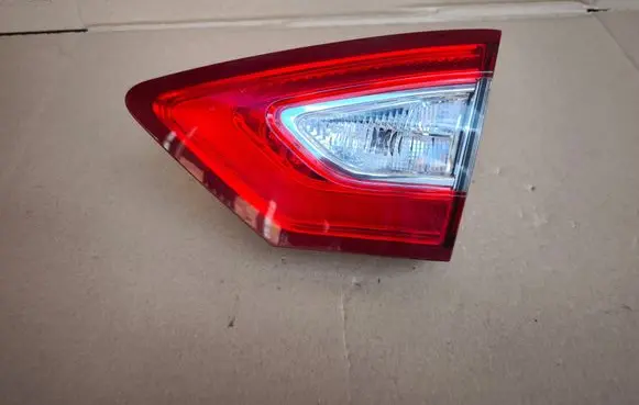 Tailgate rear/tail lights