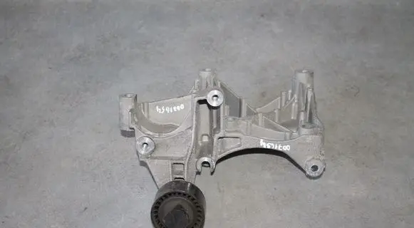 Nissan Qashqai Generator/alternator bracket 117105124R