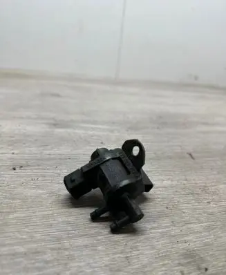 Volkswagen PASSAT B5.5 Turbo solenoid valve 1J0906283A 3288