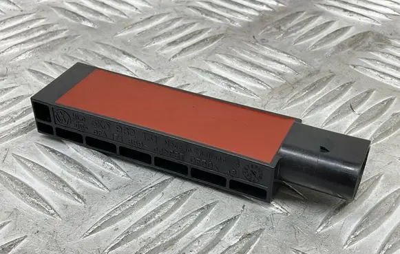 Audi Q3 8U Keyless system antenna 5K0962131