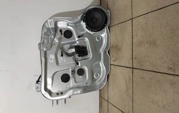 Hyundai Santa Fe Front door electric window regulator 824702B071HZ