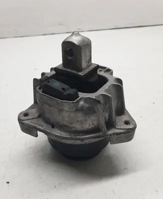 BMW 5 GT F07 Engine mount bracket G2038310