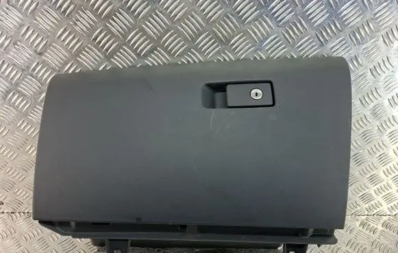Volvo V60 Glove box 30755902