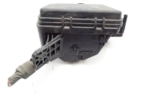 Toyota Yaris Relay mounting block jfghjk
