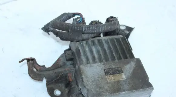 Toyota Avensis T270 Fuel injection control unit/module 8987120070 1310001371