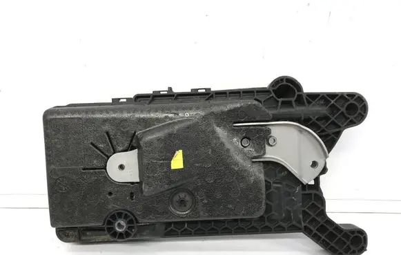 Volkswagen Tiguan Battery box tray 5QF915325B