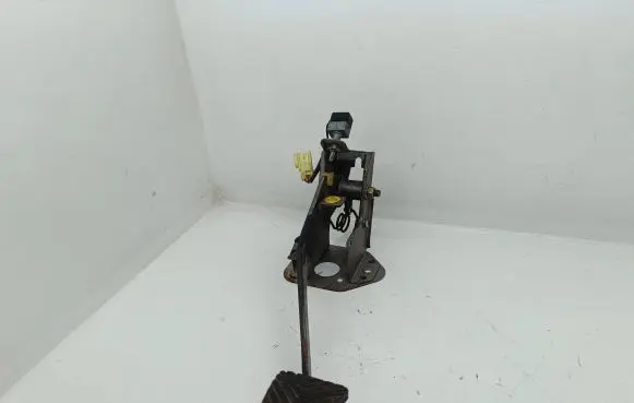 Hyundai Santa Fe Clutch pedal 9384038000